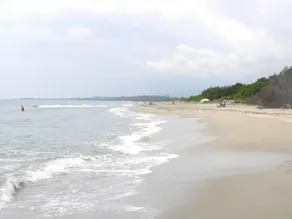Charmante maison climatisée à 5 min à pieds de la mer - Image 3