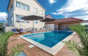 Casa familiar / villa en el centro de Bibinje - Image 4