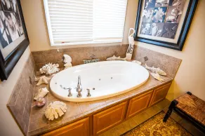 Nouveau 4BR Beach Block Home-Location, emplacement, emplacement! - Image 4
