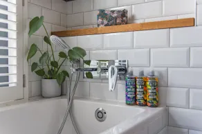 Beautifully designed, stylish holiday home, seconds from the beach - Image 2