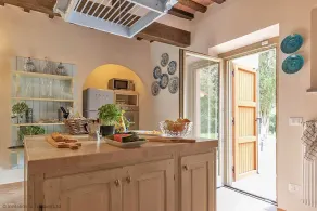 Villa di Mezzo - sleeps 8 guests  in 4 bedrooms - Image 2