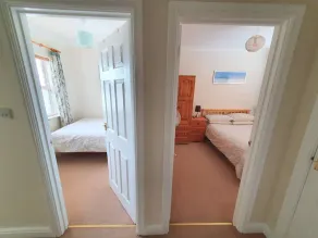 2-bedroom House Near Town With Superfast Wi-fi - Image 5