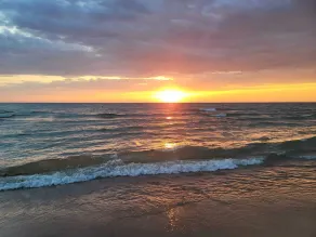 Beach Cottage, walking distance to Sauble. 3 bedroom, 2 bath - Image 3