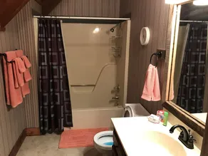 Die Hütte in Flat Rock Farms - rustikale Pracht auf einer schönen, bewachten Pferdefarm - Image 3
