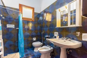 Villa de plage avec piscine privée - entourée d'un grand jardin verdoyant et paisible - Image 3