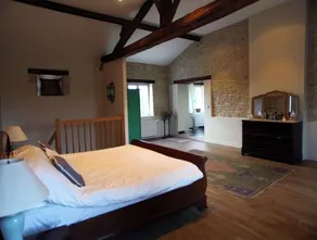 Beautifully restored farmhouse and grounds in the heart of a picturesque village - Image 4