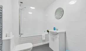 Seabright Townhouse with 1 car parking - Image 2