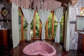 Luxury Master Penthouse Suite w Jacuzzi Sauna Staff Private Beach - 15 M Airport - Image 4