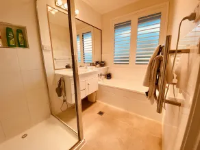 Reat Fantastiskt för familjer. 2bdr / 5 bds, utrustat kök, pool, WIFI, frukost inkl - Image 3