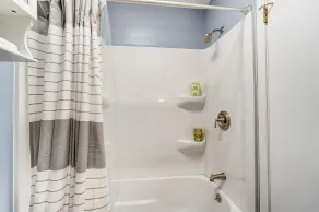 Newly Renovated, 1 block from BGSU, spacious and comfortable  - Image 2