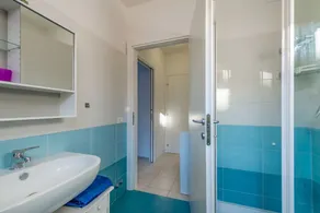 Bright and comfortable apartment, able to accommodate up to 4 people, with a large double bedroom and bedroom with a bunk bed, equipped terrace, living room and kitchenette. Ideal for a relaxing beach holiday, a few meters from the Blue Beach and in a co - Image 3