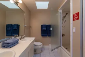 3 Bedroom Home with Harbor Views and Private Dock! - Image 5