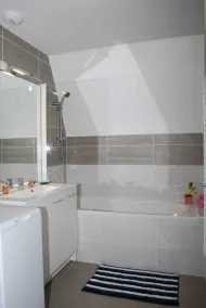 Appartement T3 Avec Terrasse et Accès Direct à la Plage - Image 2