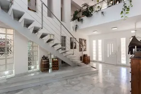 Spacious modern villa with gallery and heated pool - Image 2