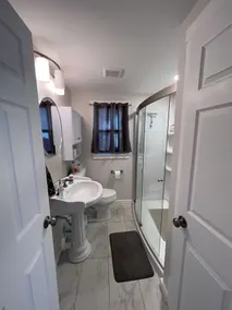 4 Houses to THE BEACH! Completely renovated Duplex- 1st Floor- WALK TO ALL! - Image 2