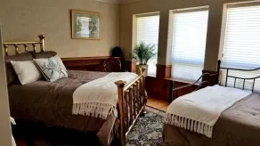 Beautiful Lake Front Home on 5 acres...multi family vacations - Image 5