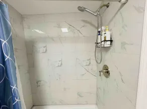 Beautiful room in prime location - Image 2