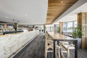 Lakes Hotel - Image 5
