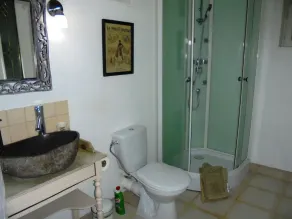 Casa rural de 2 dormitorios con carácter y espaciosa, capacidad para 4 personas con piscina dedicada - Image 2