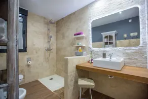 HOME jacuzzi WIFI, 7 sovplatser, spektakulär terrass - Image 3