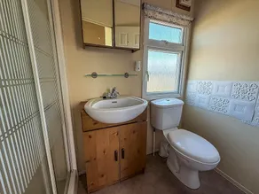 Spacious Caravan For Hire With Decking By The Beach In Suffolk Ref 40094Nd - Image 4