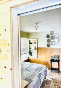 Escape to Romance: Discover Your Serene Retreat at Lake Victoria's Cozy Cabin - Image 5