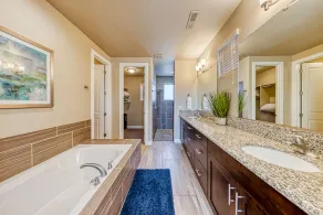 Vue sur la montagne townhome w / splash pad privé et une piscine commune, un bain à remous et salle de gym! - Image 3