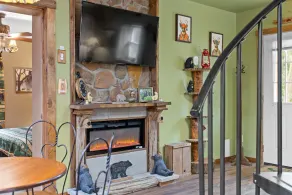 Jim Thorpe Rustic Cabin With Hot Tub, EV Charger, BBQ Grill & Outdoor Games! - Image 2