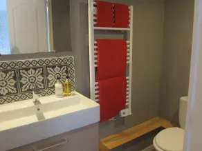 ** NEU ** Erhöhtes Dorfhaus mit stilvollem Interieur und atemberaubender Aussicht. - Image 2