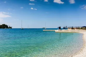 Beach within a few minutes, 2 bedrooms, private pool, completely fenced - Image 3