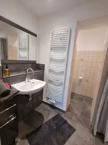 Zentral Gelegenes Neues Appartment - Image 2