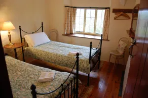 The Longhouse Sleeps 7 (3 Bedrooms) - Image 4