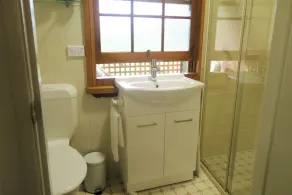 Crabapple Cottage -Lovely self contained cottage on Heritage property - Image 2