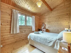 2 bedroom accommodation in Netherseal - Image 3