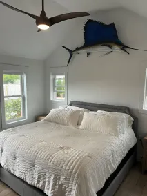 Remodeled Jamestown beach cottage within walking distance to beach - Image 5