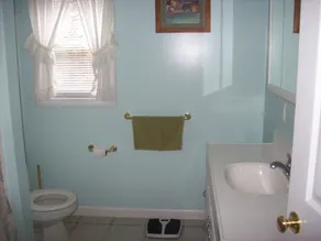 Bright Oak Leaf Cottage - Image 5