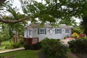 Apt 8, Beautiful Property, pool, Jacuzzi, sports, kids area,10 min to airport - Image 5