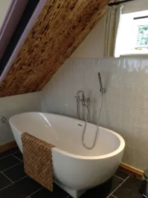 Converted farmstead that sleeps 26; 6 showers, 2 baths;table tennis; sauna; gym. - Image 5