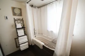 100 Year Old Home in Historic Downtown A / C, Spa privatif, 70Amp chargeur de voiture - Image 5