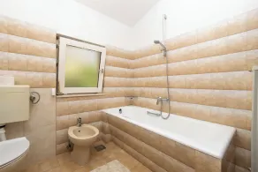 Apartment Rosemary with three bedrooms and sea view - Image 2