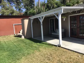 Ranch Style free standing 1 bedroom home with its own yard and view - Image 5