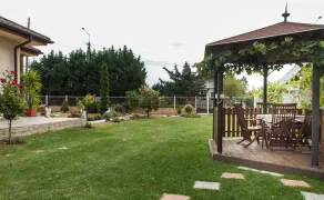 Holiday home with air conditioning, Wi-Fi, washing machine and dishwasher - Image 5