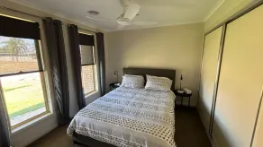 Woodlands Waterside Retreat - Image 5