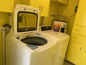 Hidden gem, 2BR-2 Living, quiet neighborhood - Image 2