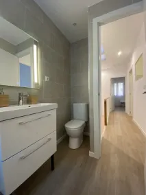 Townhouse 20 minutes from the center of Barcelona - Image 4