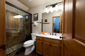 Neu eingerichtete Wohnung - beheizter Pool - Free Ski Shuttle - 4. Nacht gratis - Image 5
