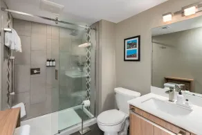 Overlook Uptown - 2 Bedroom Suite with Kitchen @ The Matterhorn - Mountain Views - Image 4