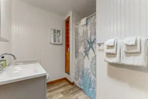 Hundevenlig søhus ved m. Møbleret dæk og privat dock - Image 4