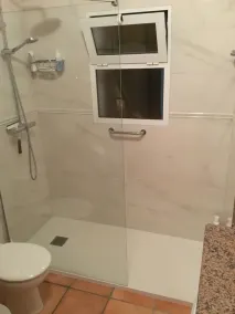 Geräumige Sommerhaus mit 3 Schlafzimmern; 6 Betten, privatem Pool, Wi-Fi, das Meer und die Berge - Image 5