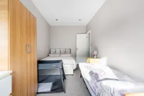 Clapham Common Sleeps 10 Free Parking for 4 Cars or 3 Vans 2 Bed 2 Bath 5 min to Metro Zone 2 - Image 2
